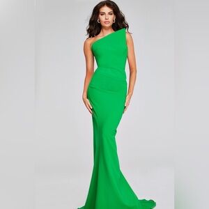 NWT JOVANI 40301